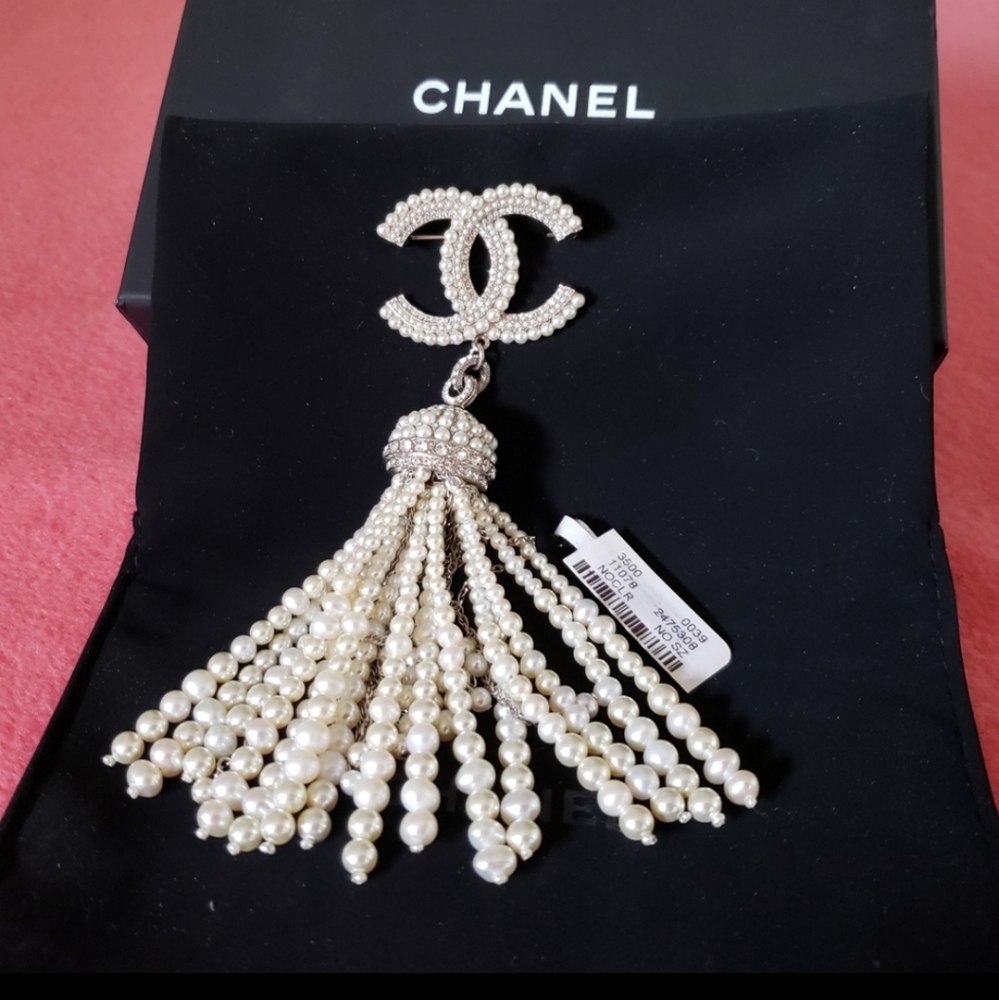 Chanel pearl statement  brooch - Picture 5 of 12